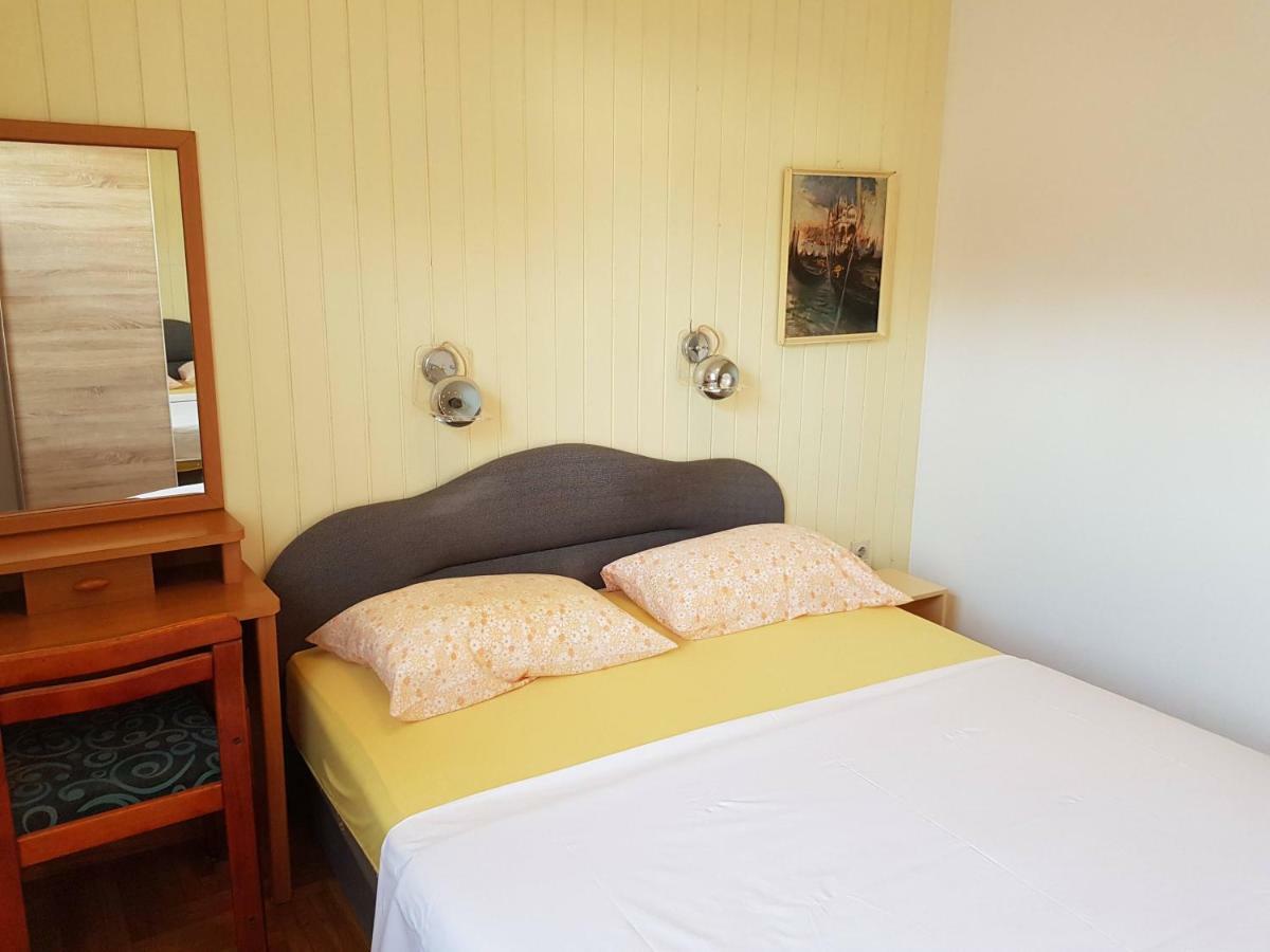 Mare Azzurro Apartments Pula Extérieur photo
